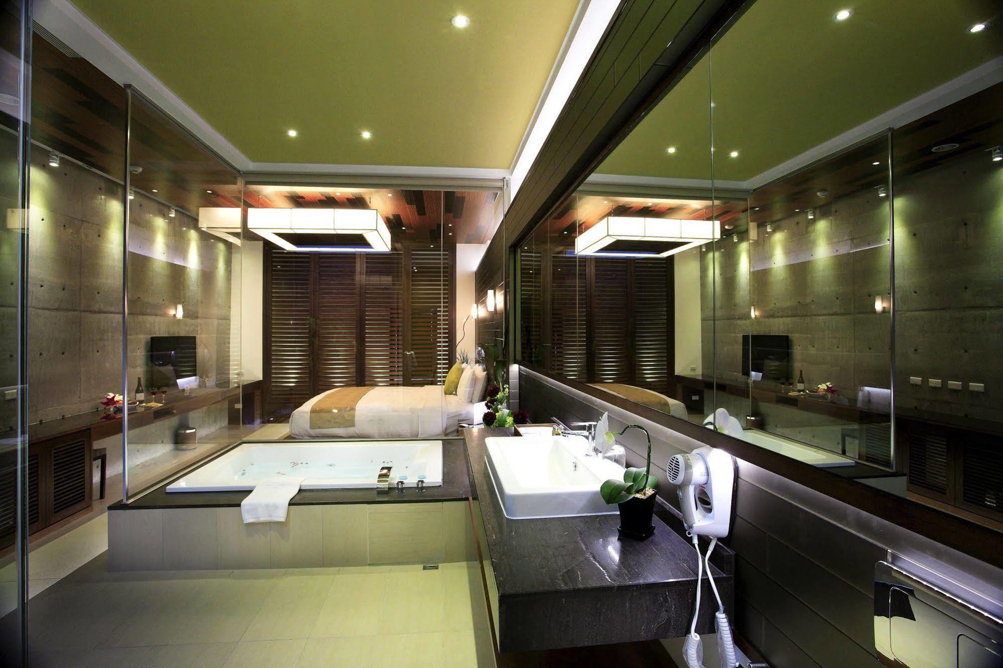 H Villa Inn Tainan Exterior photo