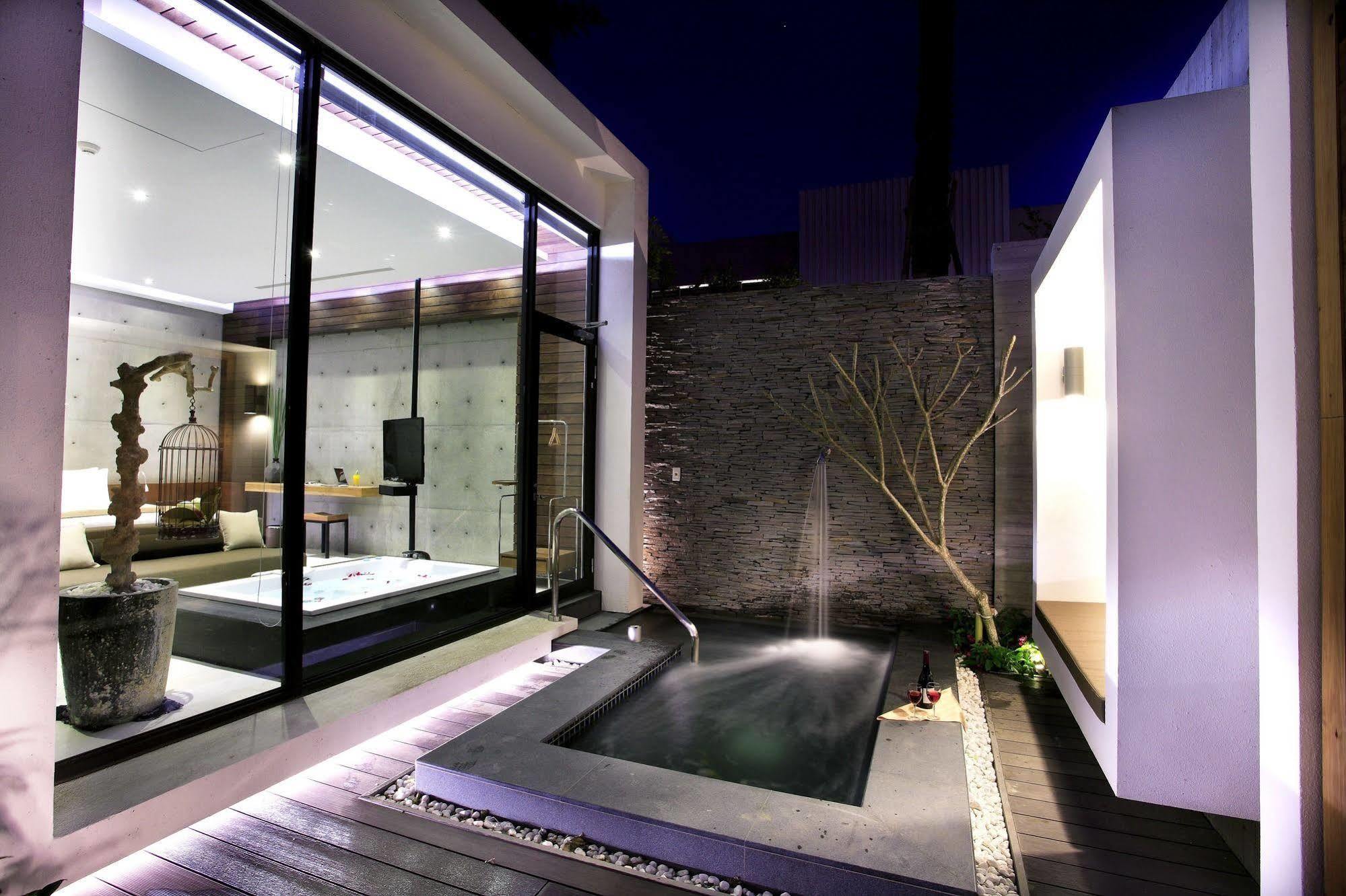 H Villa Inn Tainan Exterior photo